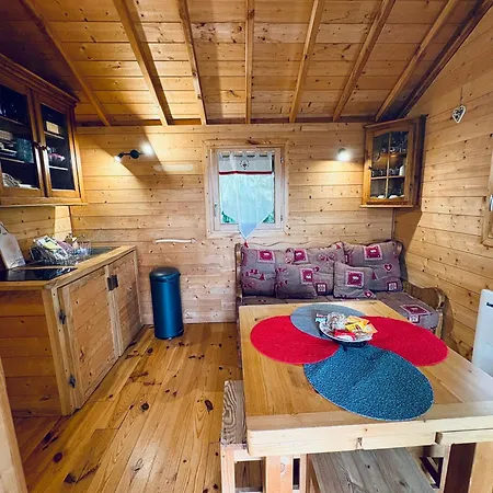 La A L'oree Des Bornes Chalet *