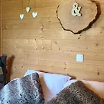 La A L'oree Des Bornes *